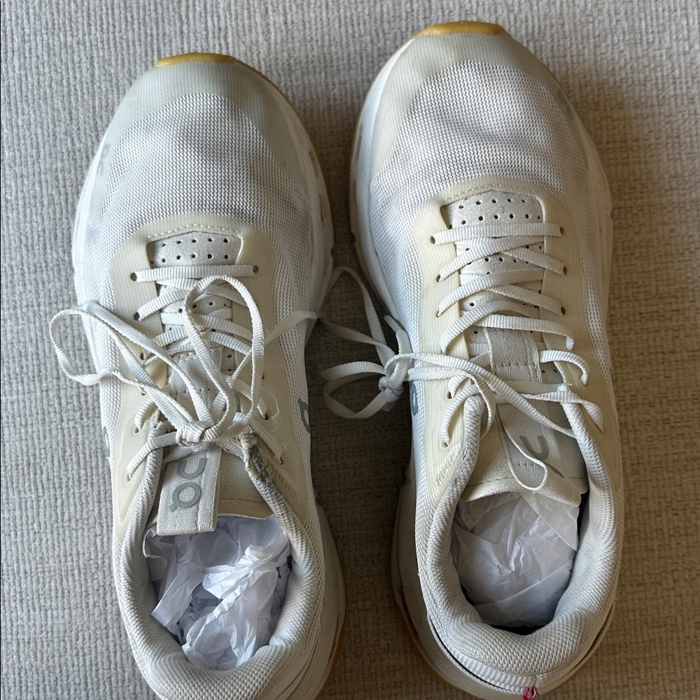 Cloudnova Form 2 -On Running White Shoes - Picture 6 of 7